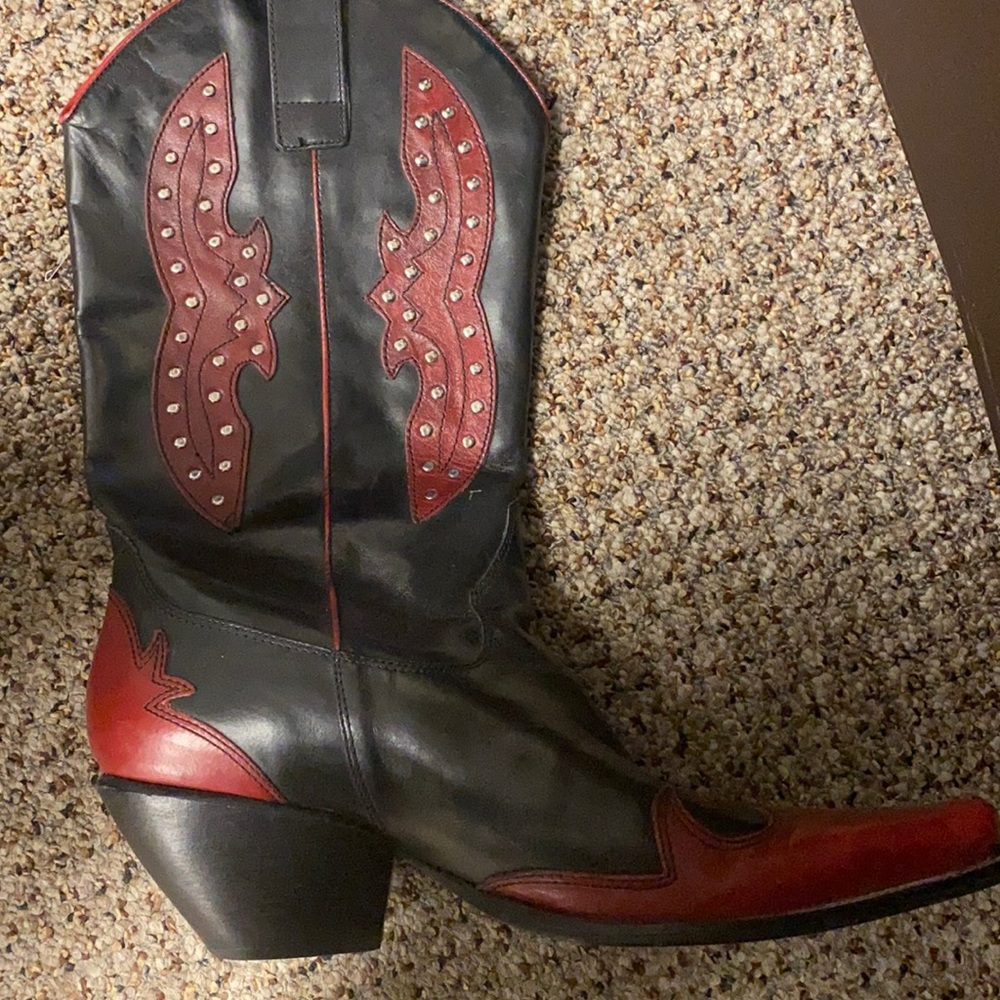 Gently used BCBG black and red western boots size 10